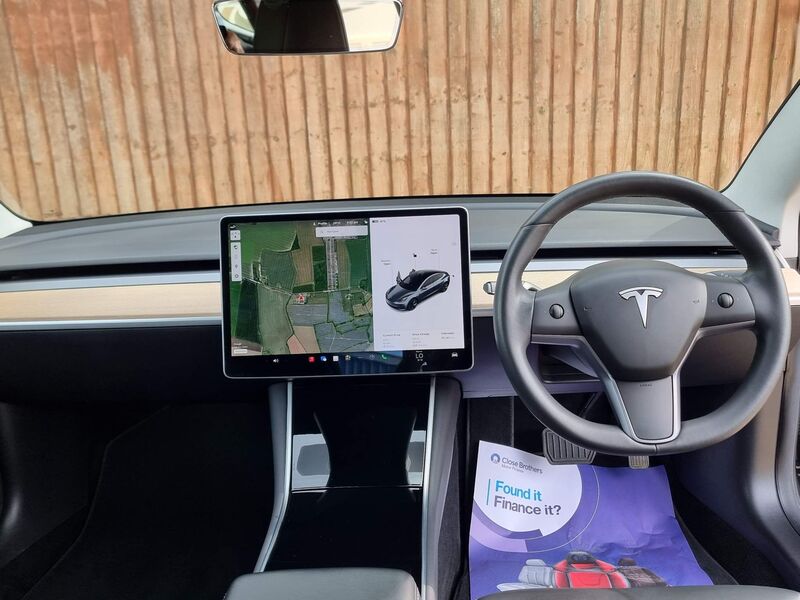 TESLA MODEL 3